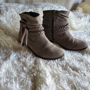 GIRLS SIZE 13 ANKLE BOOTS